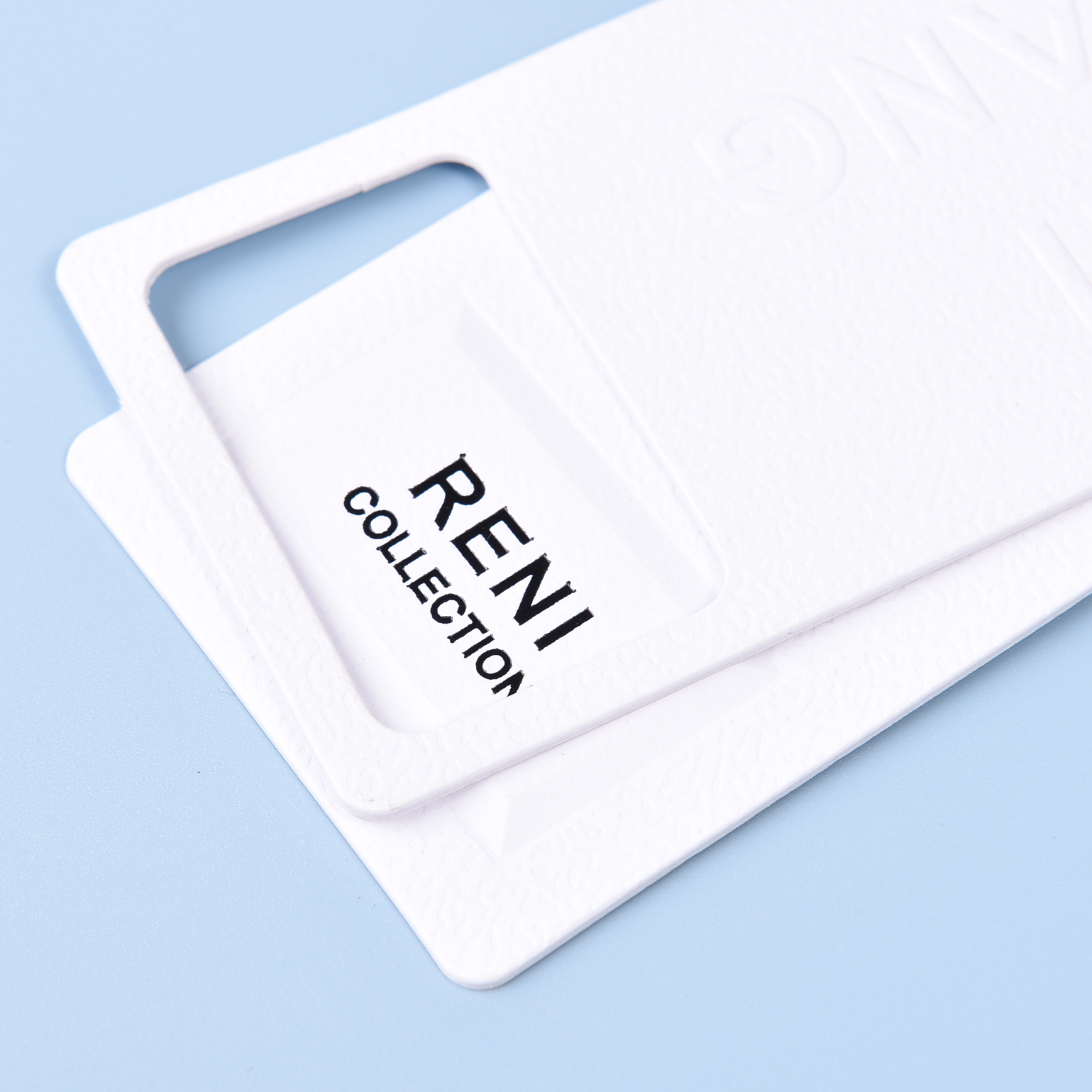 Бирка подвесная с логотипом для одежды