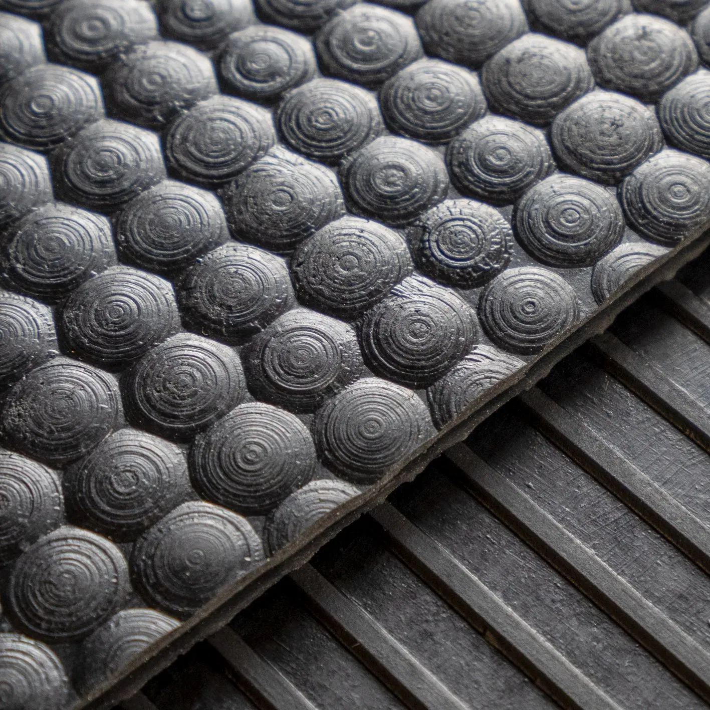 4'x6' Black Turtle Pattern Suckling Pig Cow Mat for Livestock Farm