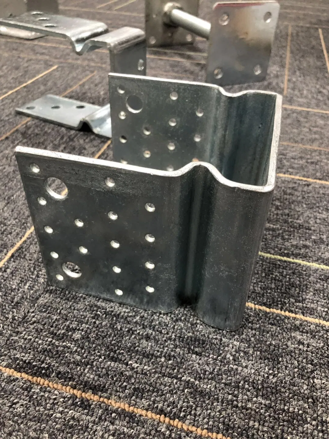 6X6 Post Concrete Base Fence Post Anchors in Concrete/Ground Anchor