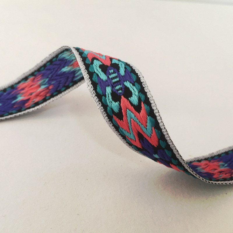 Застежка-липучка нейлоновая многоцветная с тесьмой