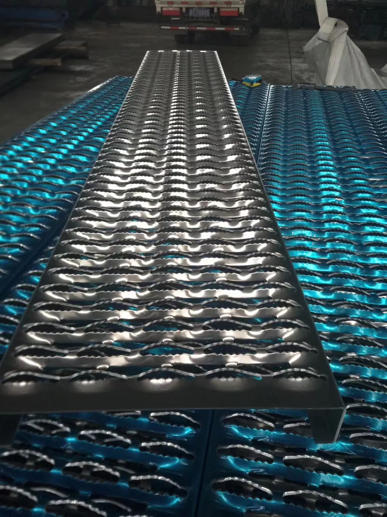Tec-Sieve Perforated Metal Walkway/Catwalk/Grip Strut Safety Grating