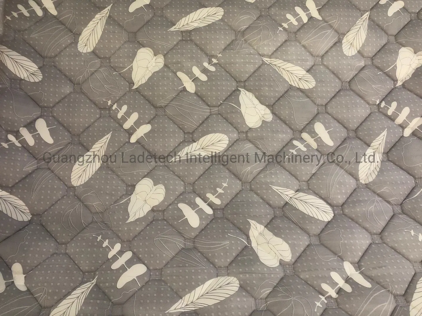 LDT-QTF01 High Quality Multineedle Mattress Topper Knitted Quilted Fabric