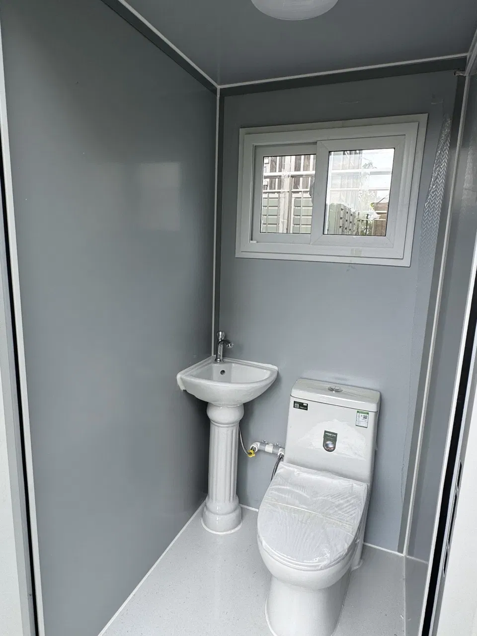Hot Sale Construction Material Wind-Resistant Durable Precast Design Ready to Use Portable Toilet Container House
