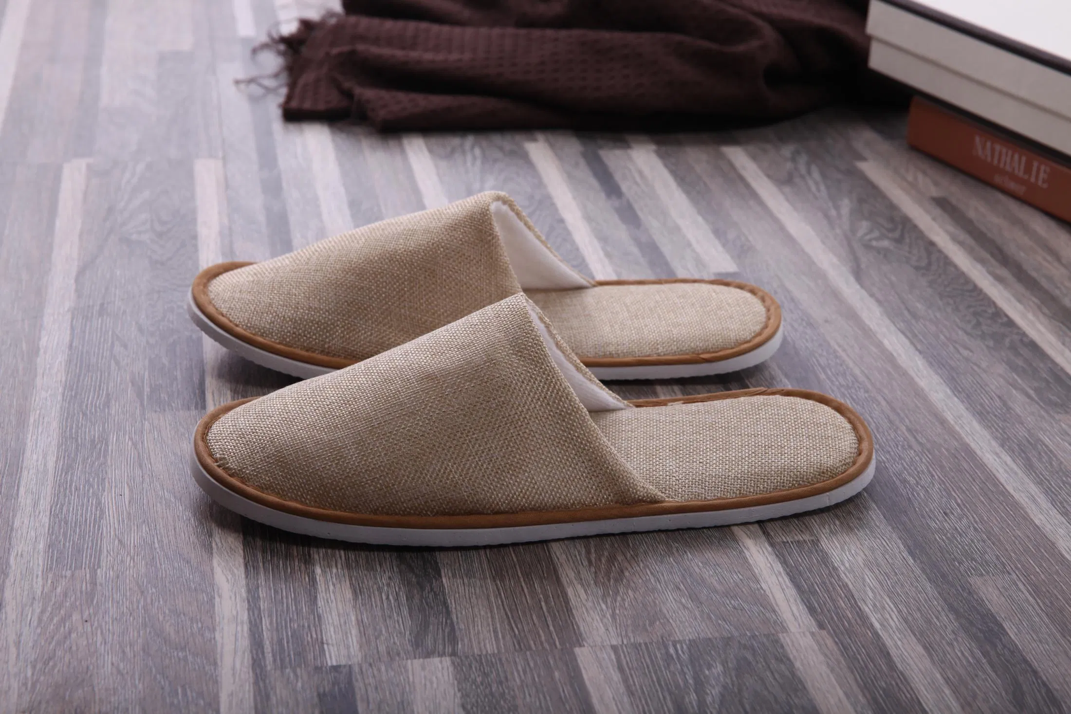 Online Selling Coral Fleece White Color Disposable Slipper for Hotel (JRD726)
