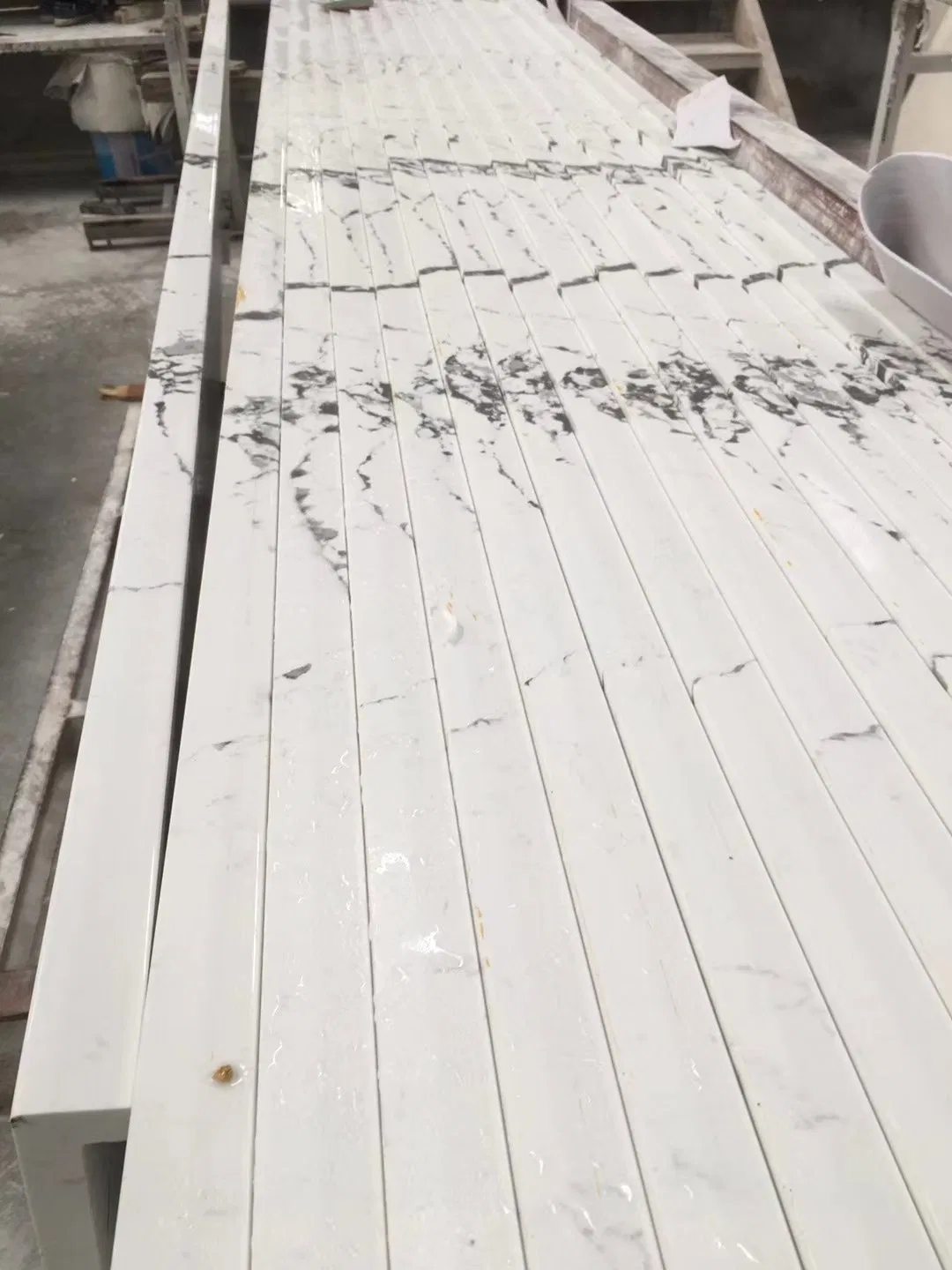 Artificial Quartz Slab White Calacatta Quartz Stone for Bathroom Kitchen Countertop