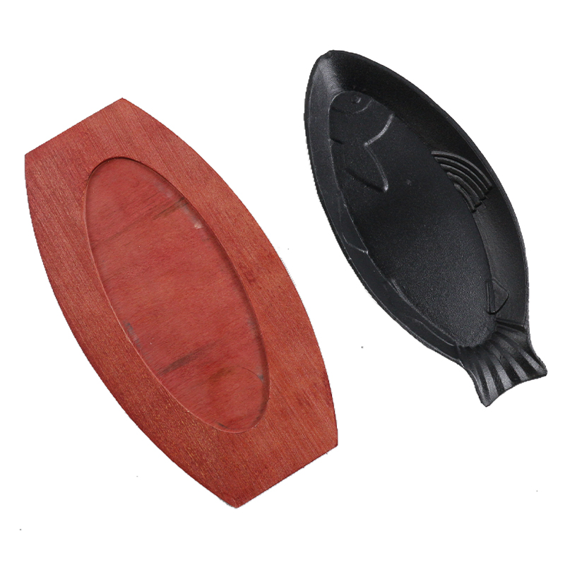 Чугунная сковорода-рыба 30.5 см с деревянной подставкой