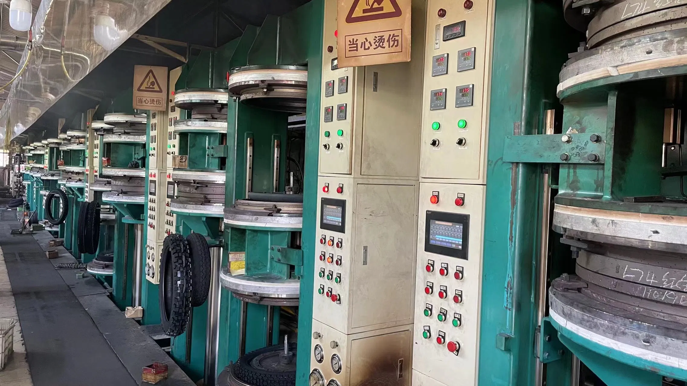 Бескамерная и камерная мотошина и камера