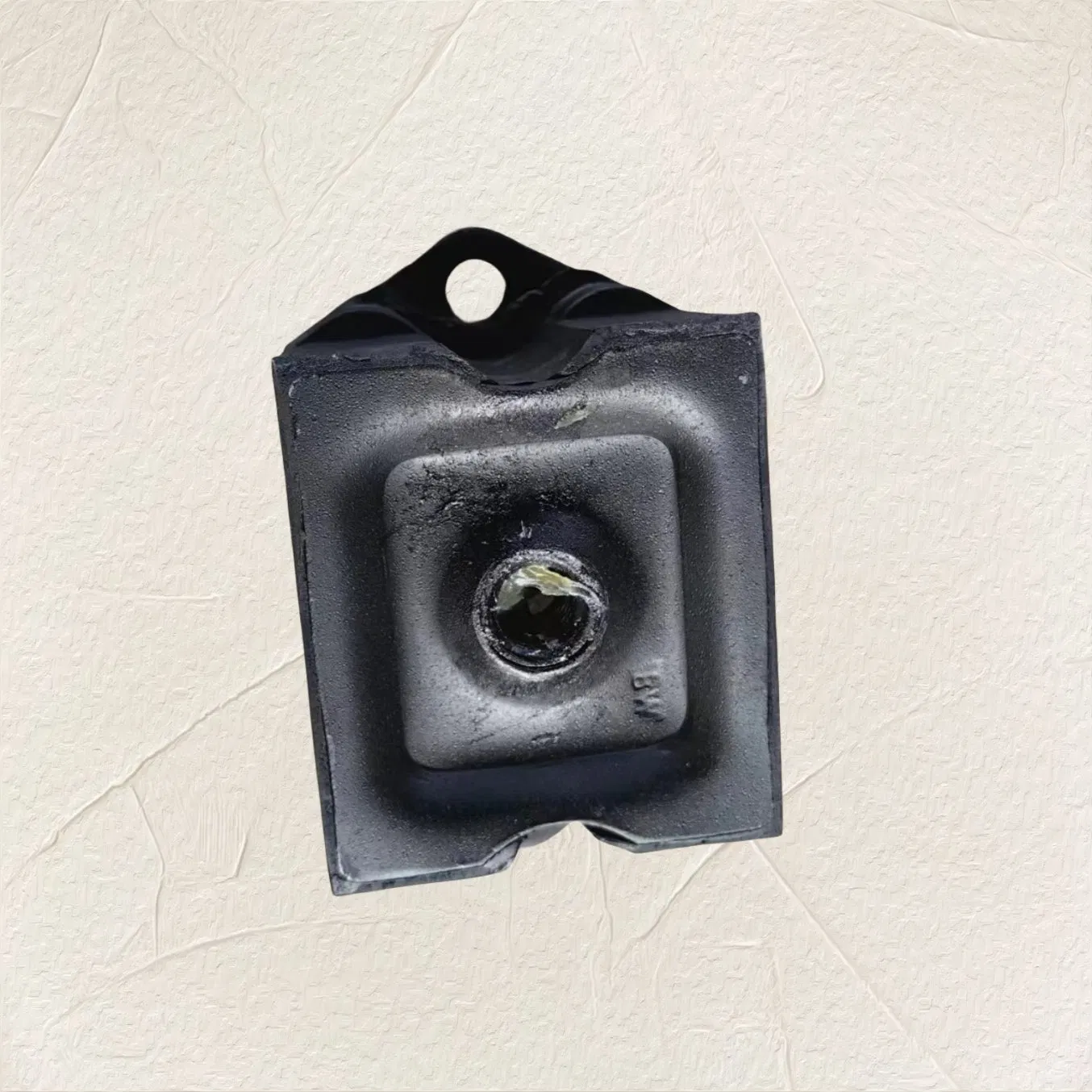 Передняя резиновая опора двигателя Sinotruk HOWO WG1680590095