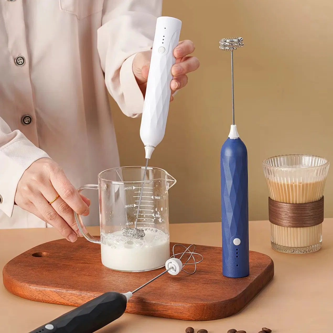 2025 Best Selling Kitchen Gadgets Amazon Milk Frother Maker Bistro Portable Electric Hand Coffee Milk Frother for Making Cappuccinos