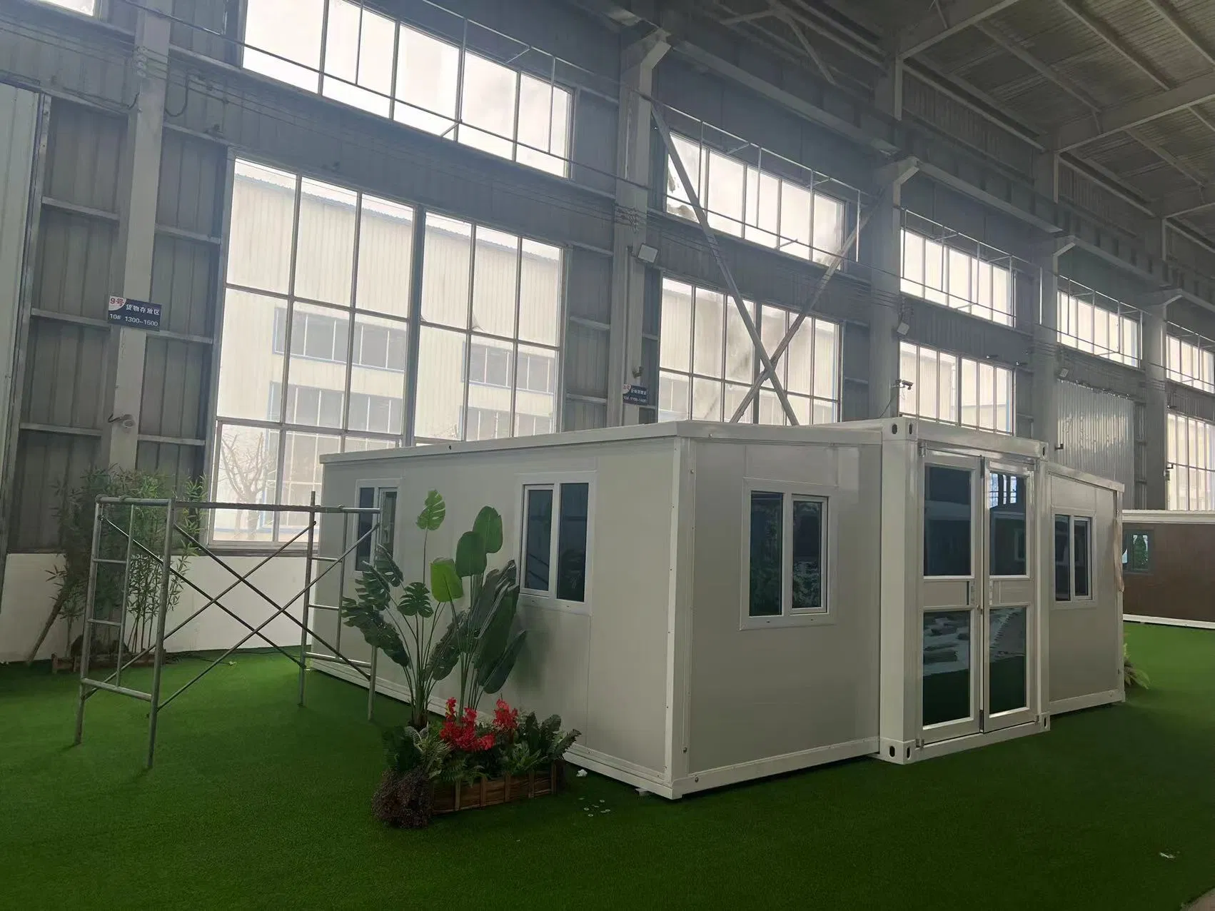 Factory Price Prefabricated Expansion/Foldable Container House for Holiday/Living