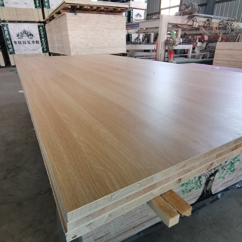 China Factory 18 mm Melamine Faced MDF/Particle Board for Furniture