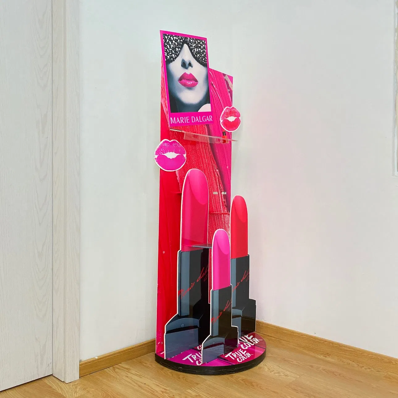 Product Shape Lip Stick Advertisng Cardboard Paper Standee for Branding