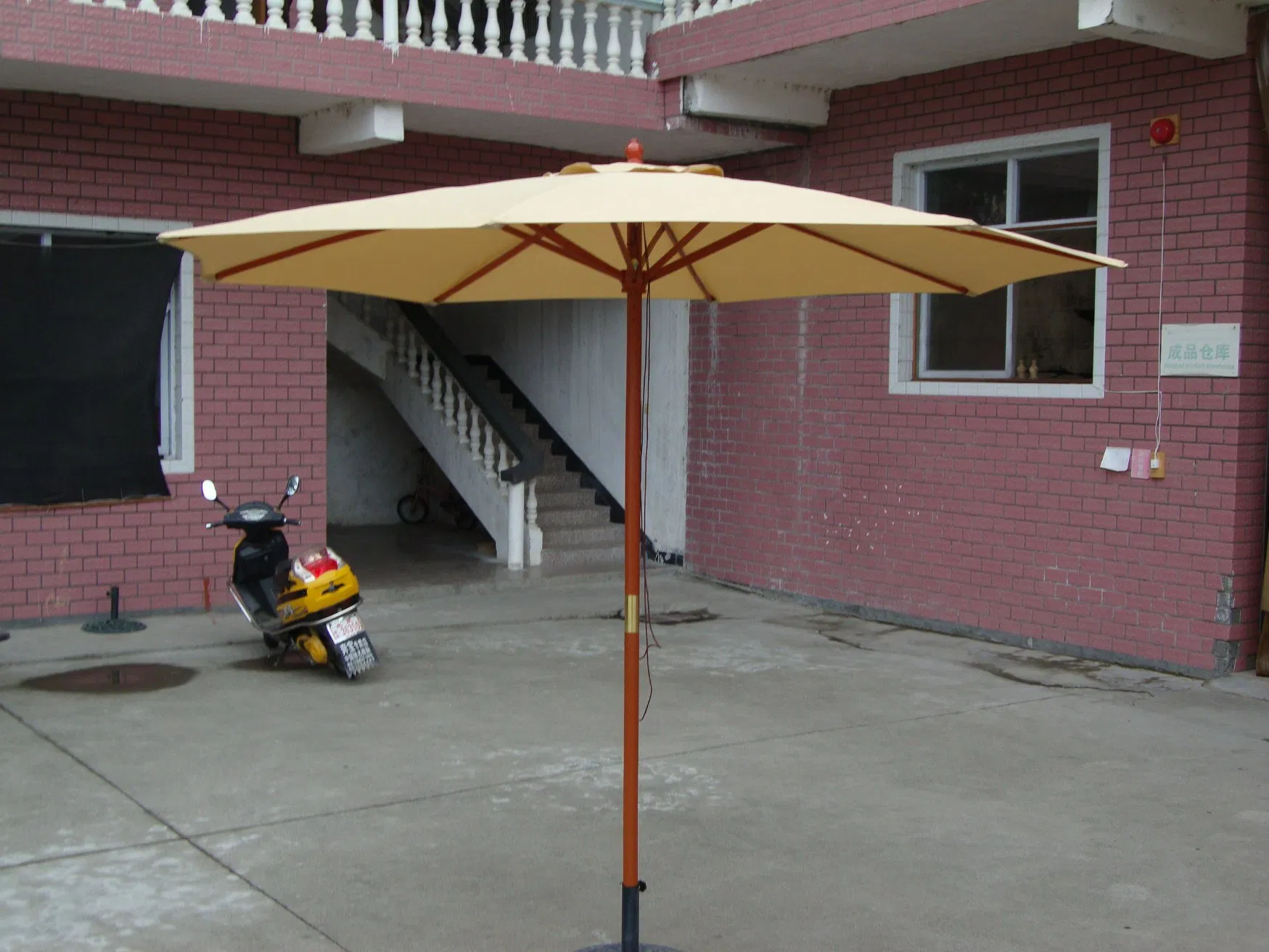 Factory Outlet High Quality Wooden Parasol Umbrella Round Dia. 2.7m 8ribs 38mm Pole 180G/M Polyester