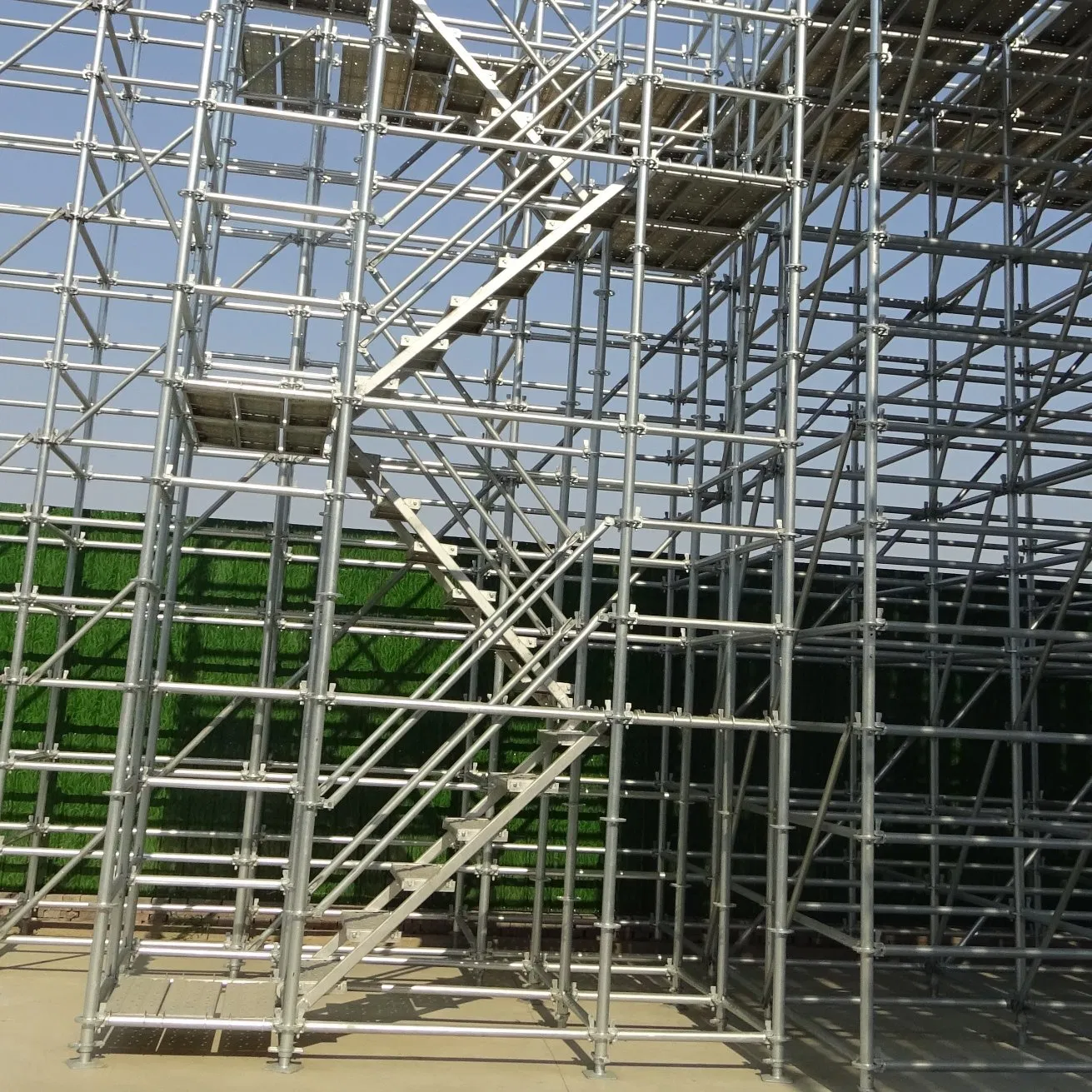 Ring Lock Scaffolding/Scaffold Staircase/ Ladder for Various Kinds Construction Pre-Galvanized