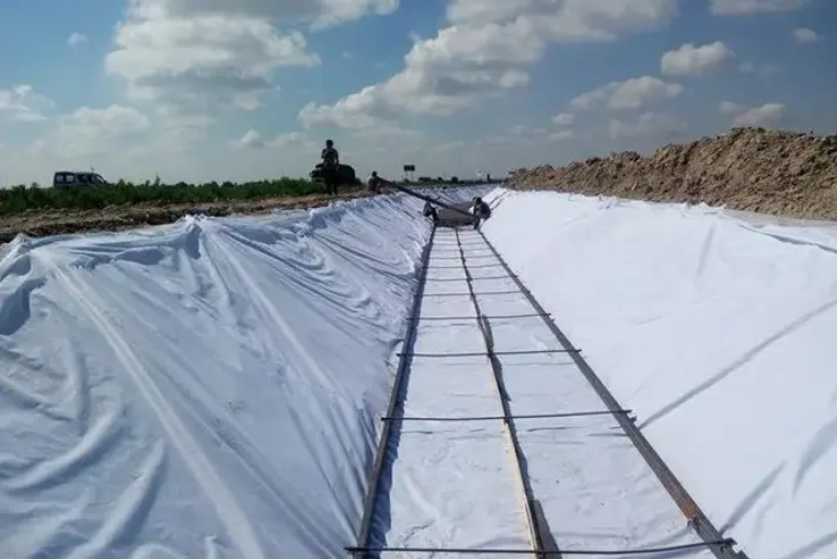 Waterproof Composite Geomembrane with Geotextile Protective Layer