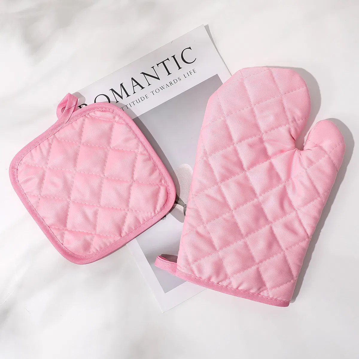 Pink Checkered Heat-Insulating Glove Set, Glove Mat, Universal Oven Glove, Desktop Protection Pad