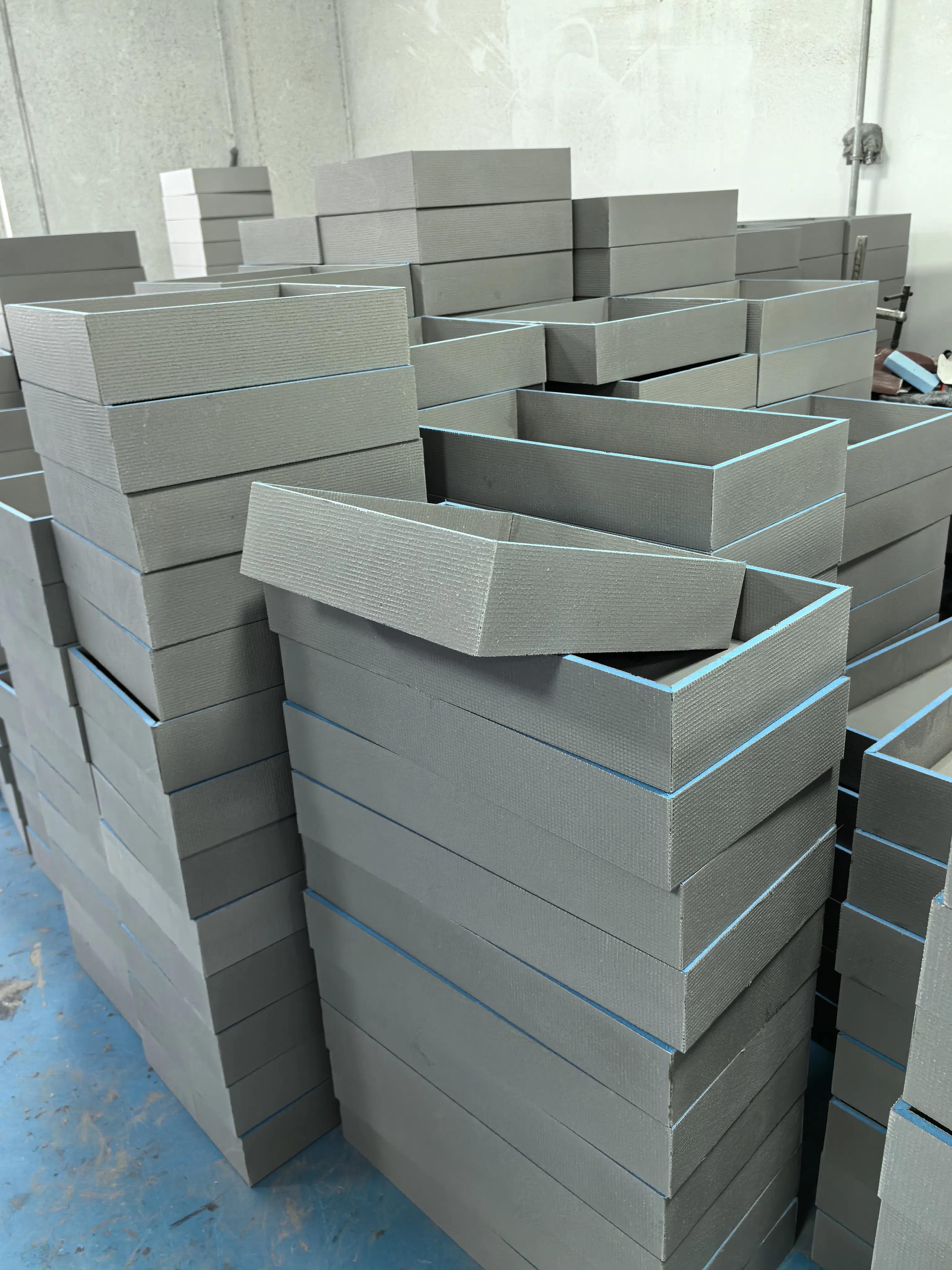 Customizable Shower Niche Board for Efficient Insulation Installation