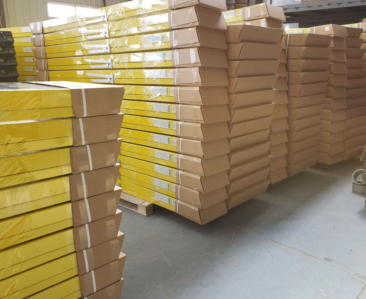 En131 Industrial Style Fiberglass a-Type Ladder 8FT Fiberglass Ladder with Special Packaging Suit for European Market Standards for Online Selling Ladder