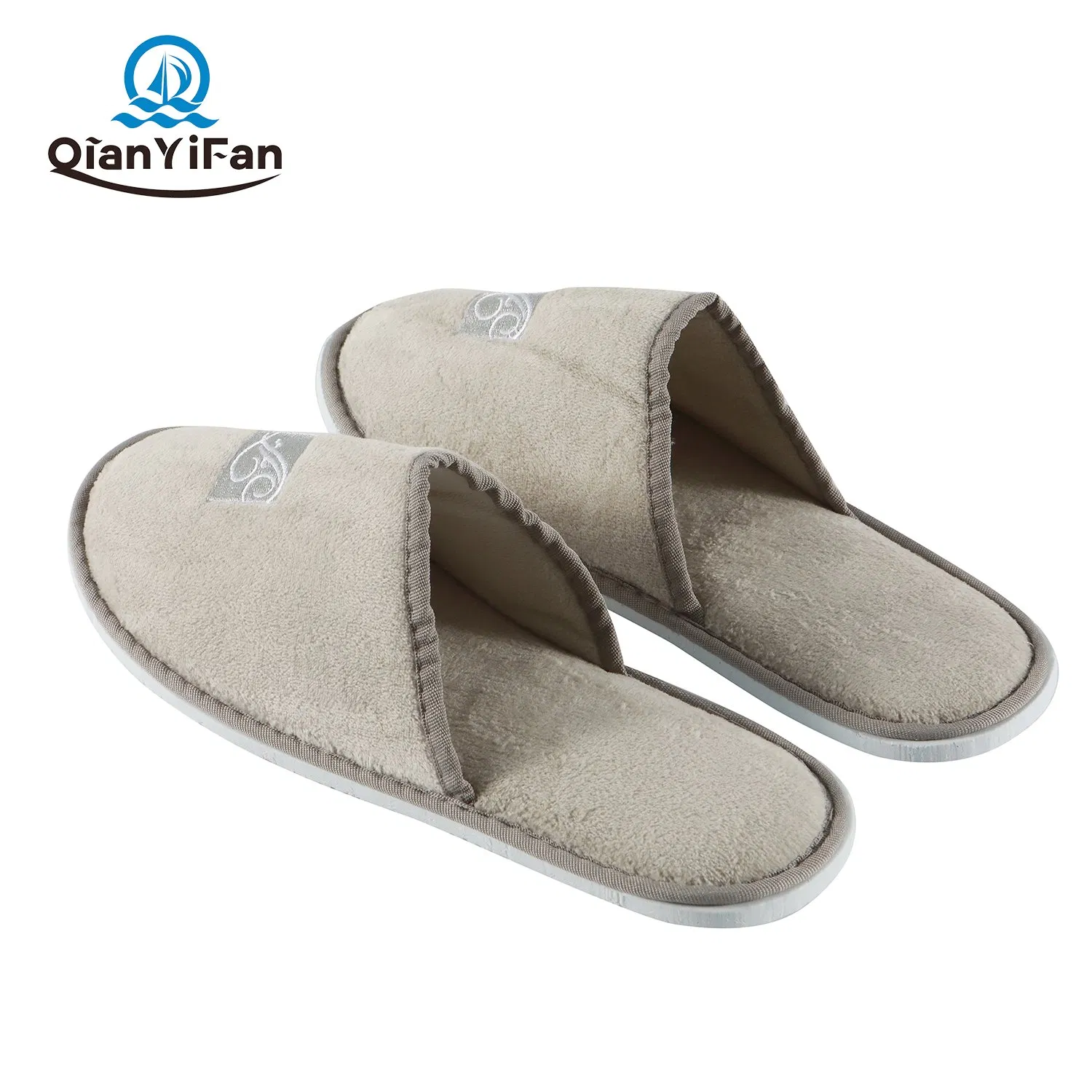 Custom Logo Hotel Supplies Disposable Bathroom Toiletries Portable Travel Amenity Kit Shampoo Soap Toothbrush Slipper Comb Toiletries Set