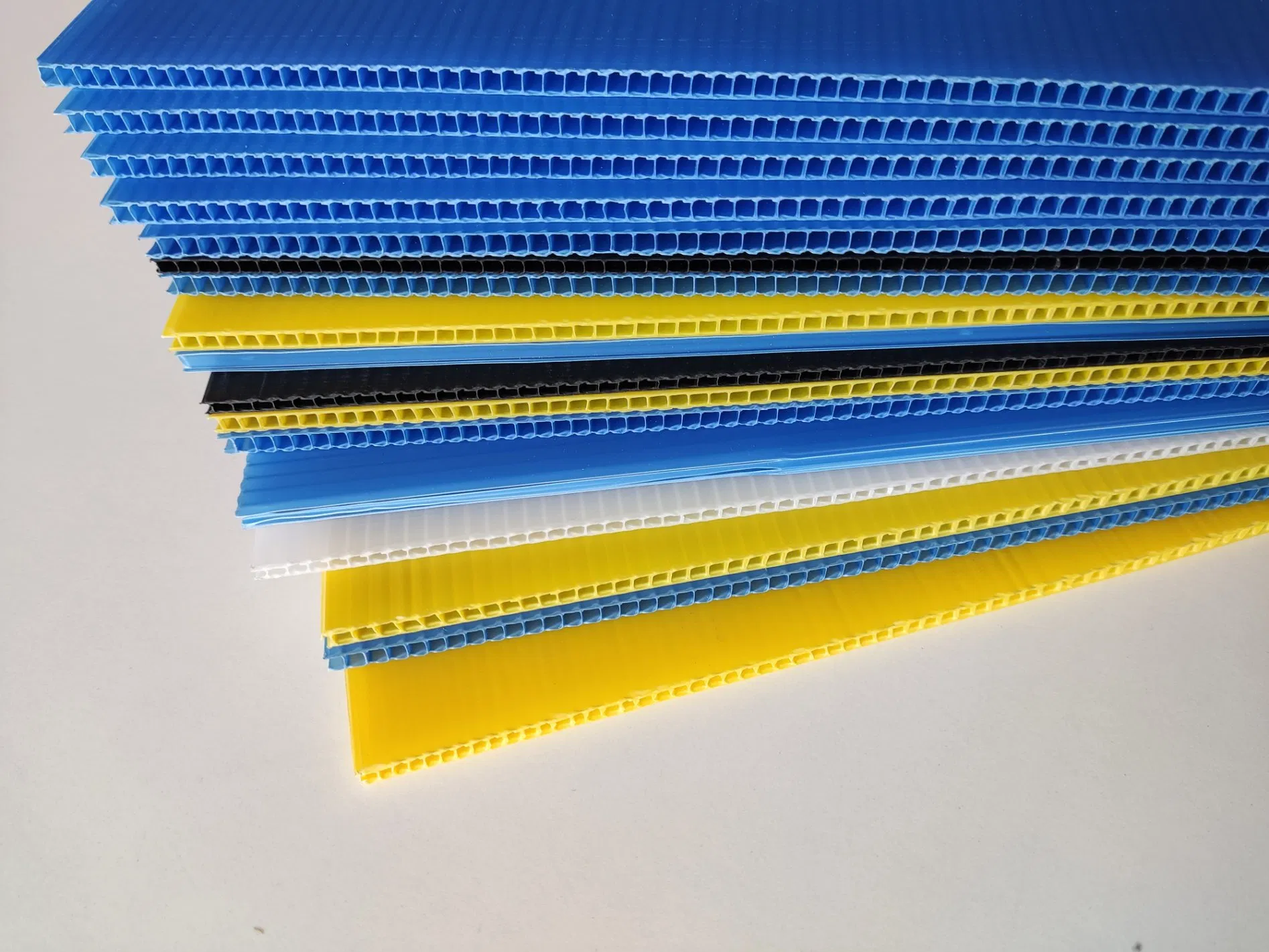 Red Color PP Hollow Plastic Sheets for Signs and Box