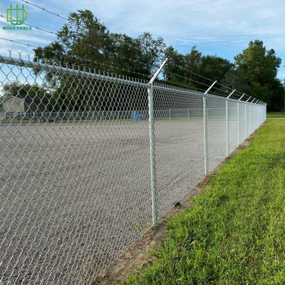 9 Gauge Chain Link Wire Mesh Fence Stadium Cyclone Wire Fence