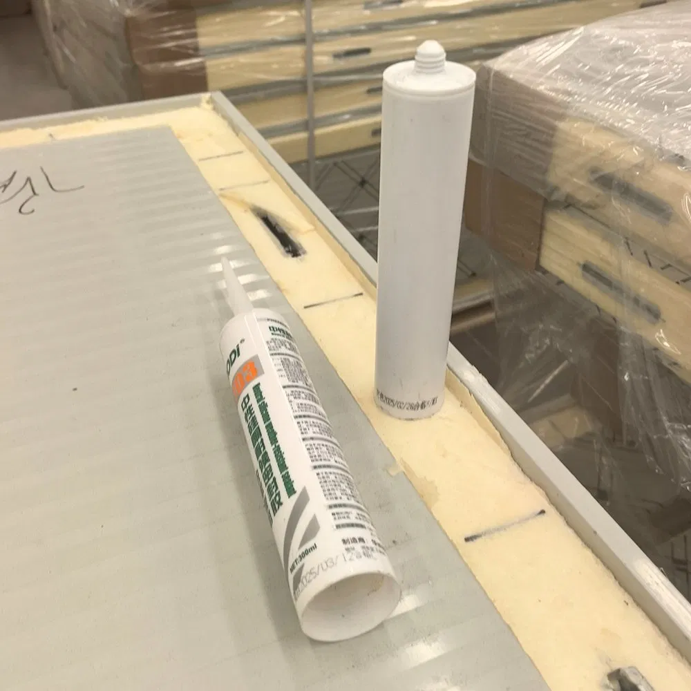 Super Adhesive Cold Solid Polyurethane Liquid Storage PU Spray Waterproof Antibacterial and Energy Saving Sealant Glue