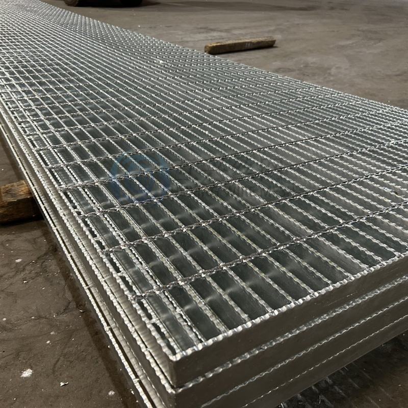 Heavy Zinc Coat Forge Welding Serrated Steel Grating Mild Carbon Steel Materials 1-1/4''x 3/16'' Rectangular Shape Bar Steel Grating for Metal Safety Platforms