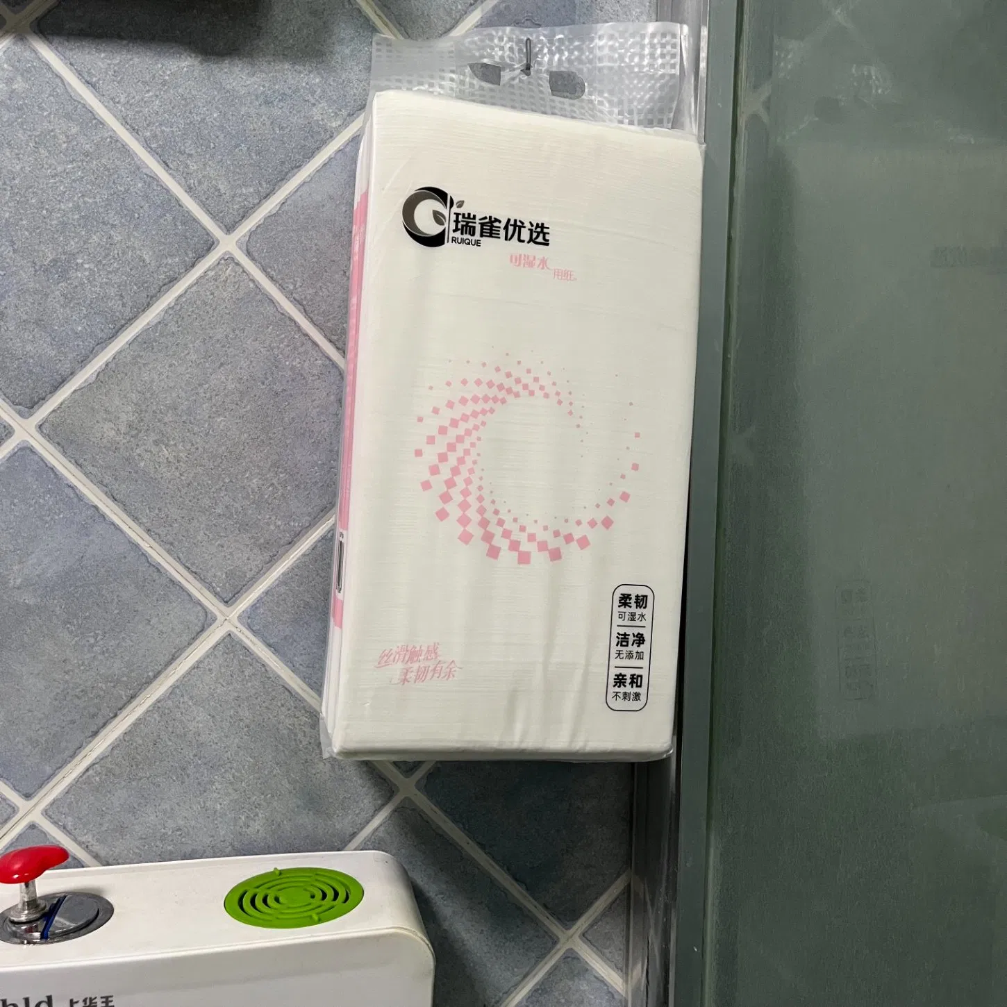 Factory Prices Wholesale Large Capacity Wall Hanging Facial Tissue Custom Tissue Paper Soft Pack