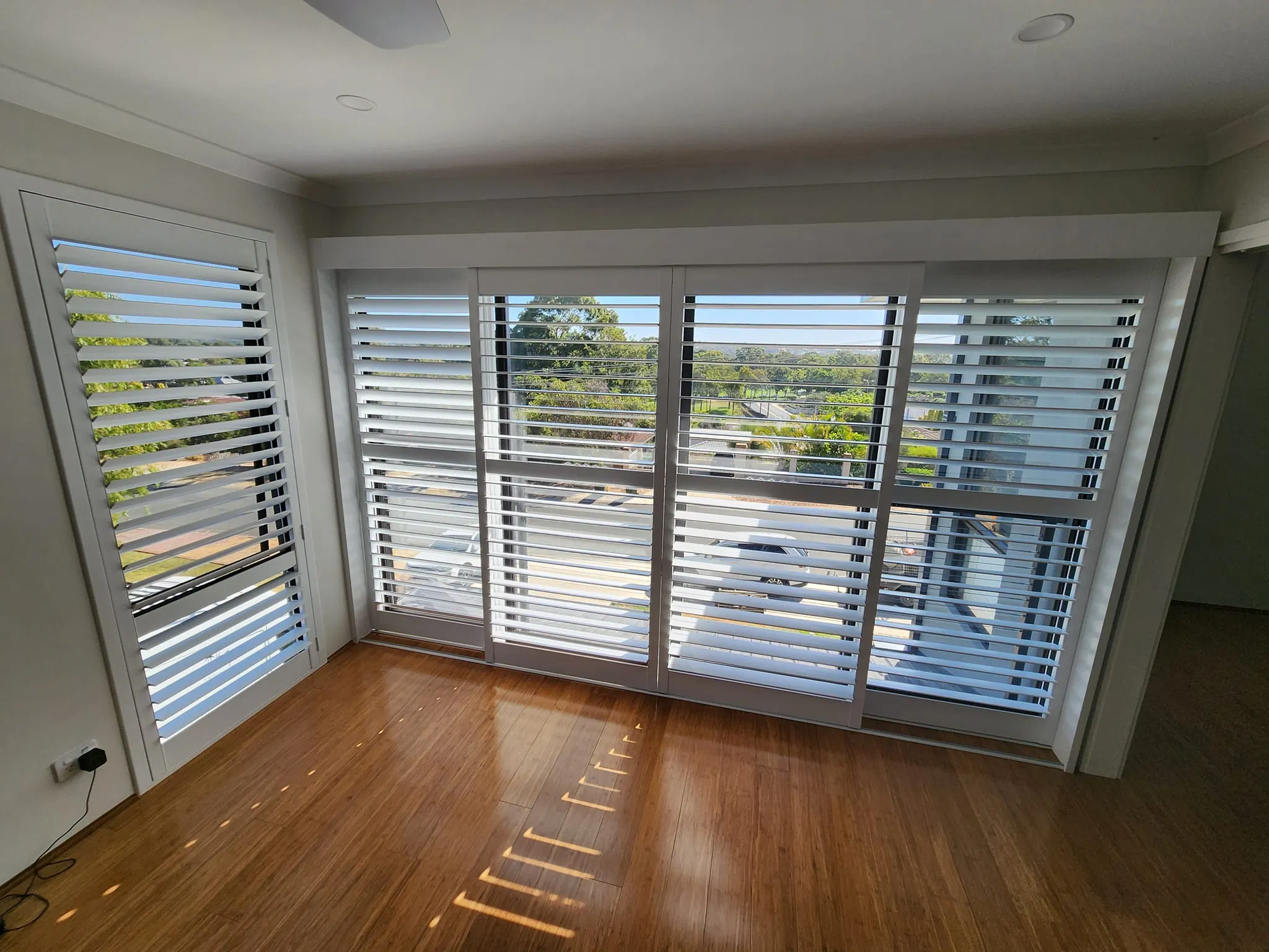 Sliding Shutter Systems Tracking Shutters for The Movement of Louvre Doors