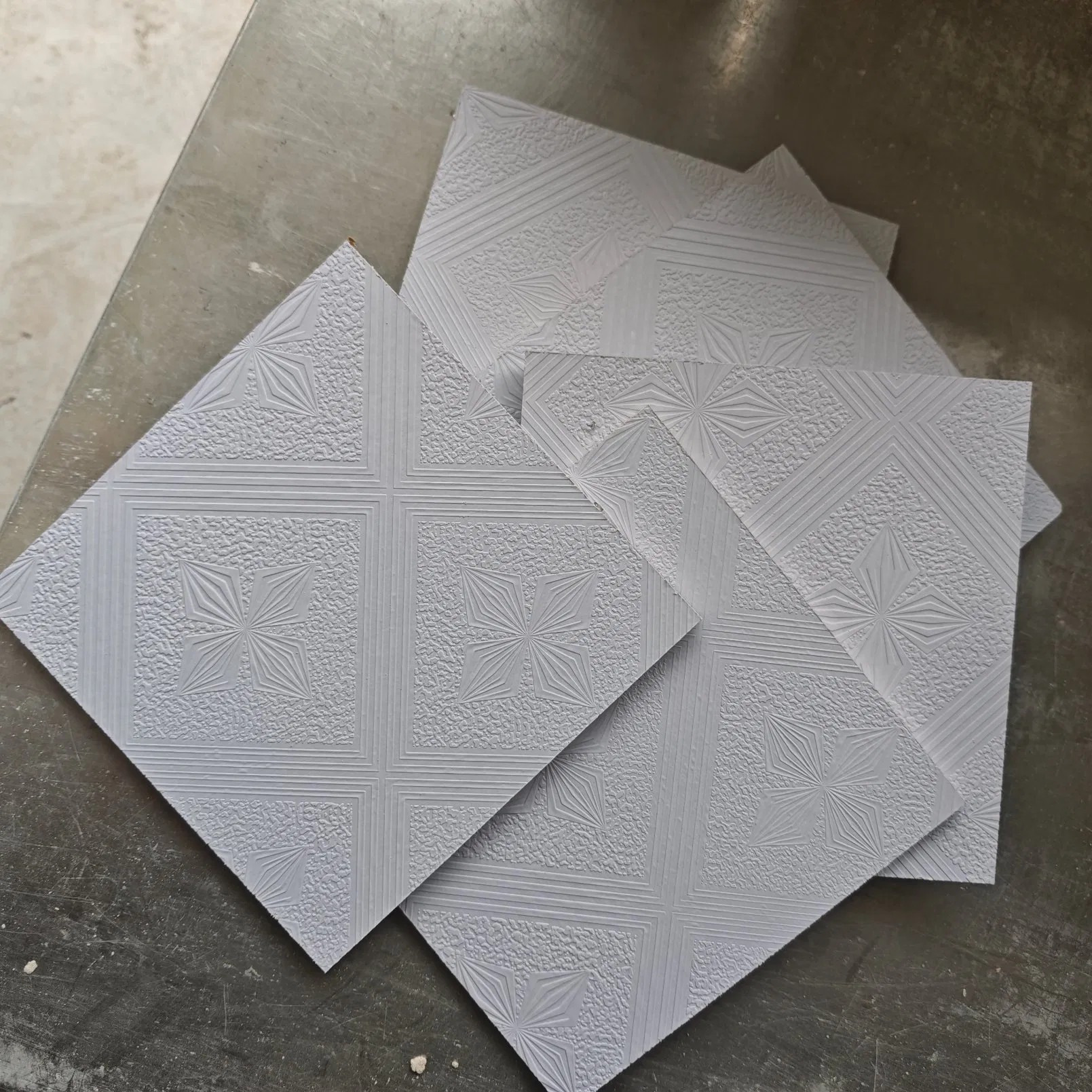 White Colore with Different Patterns PVC Laminated Gypsum Board for Ceiling Title
