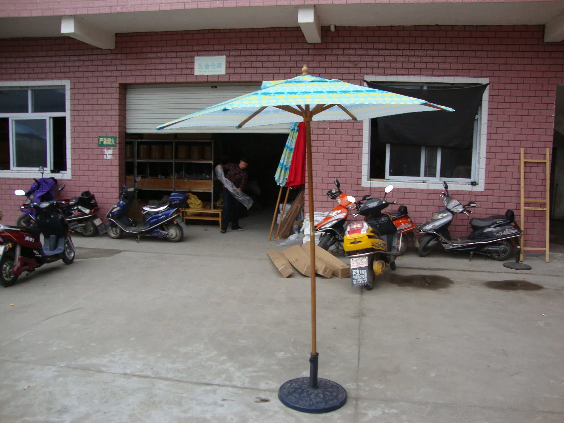 Garden Patio Parasol Umbrella Dia. 270cm with Flowers Pattern Cover with Crank