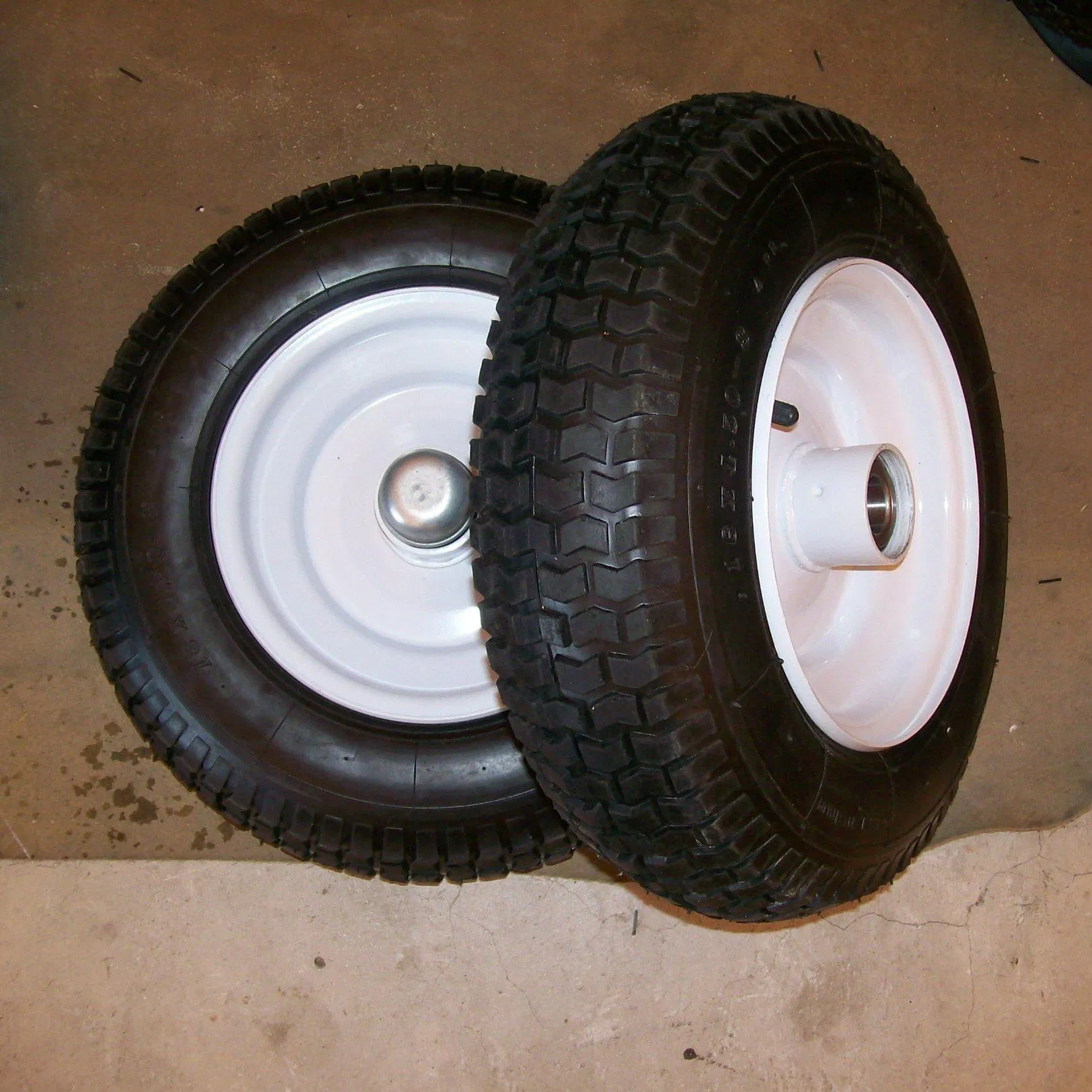 Low Price Pneumatic Rubber Wheel with High Quality (16"*4.50-8)