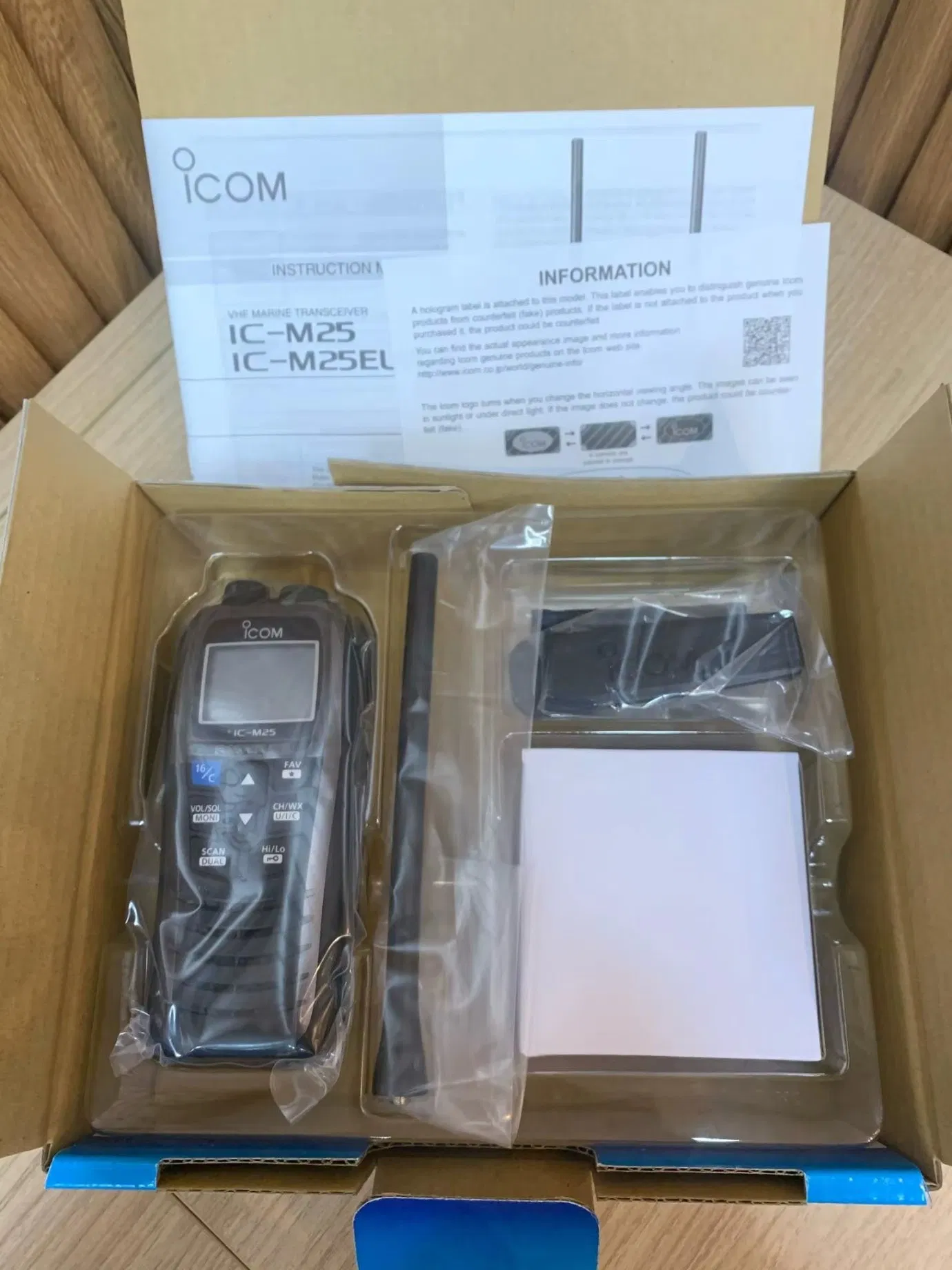 Портативная рация Icom IC-M25 VHF 5W с длинным микрофоном