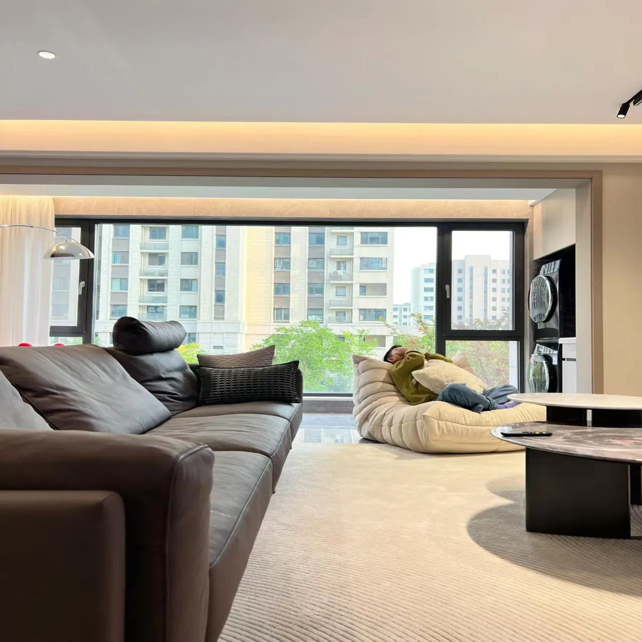 Алюминиевое распашное окно Winstar с порошковым покрытием