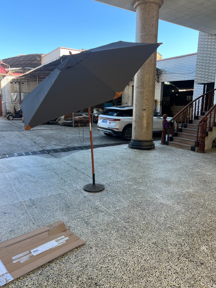 Садовый зонт 300 см с наклоном и кожаным карманом