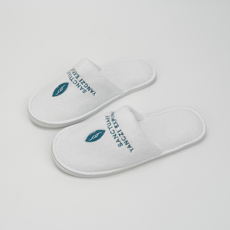 Disposable Hotel Slipper Wholesale Customized Embroidery Logo for Bathroom Guest