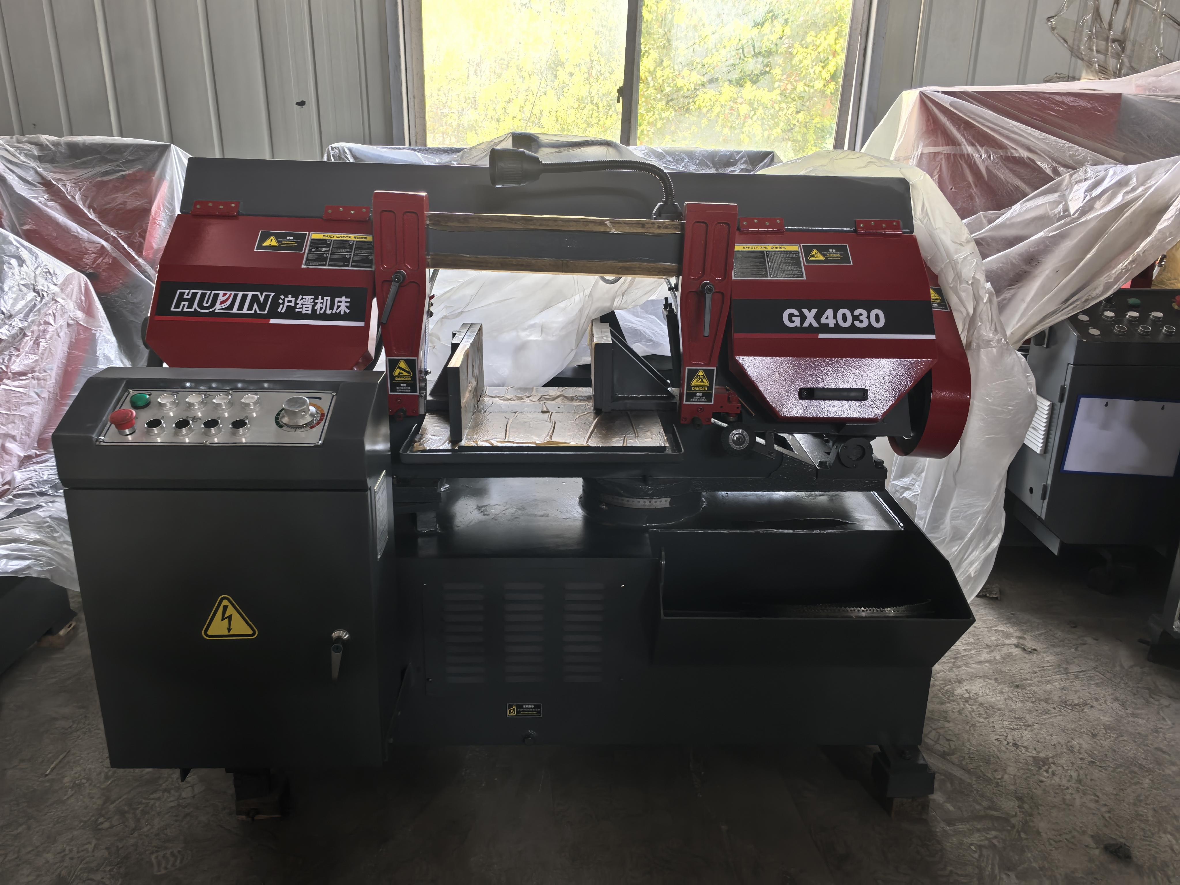 Ленточная пила по металлу горизонтальная для труб