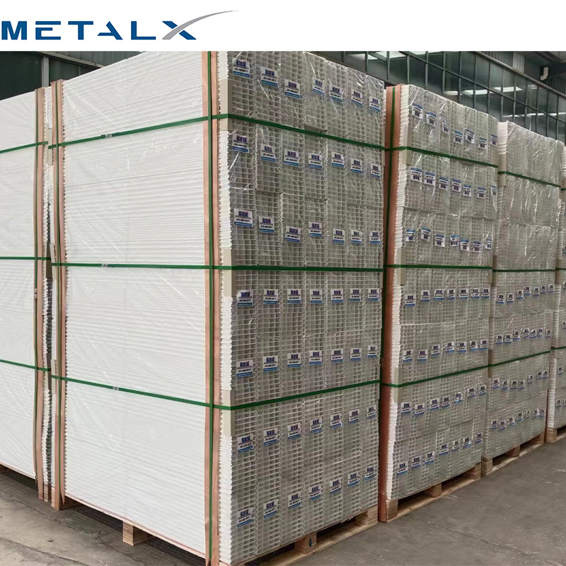 Manufacturer Custom Design 6X8 FT Safety White Durable Composite/Plastic Slat/Vinyl/Privacy/PVC Fence for Residential/House/Garden/Outdoor/Swimming Pool/Yard