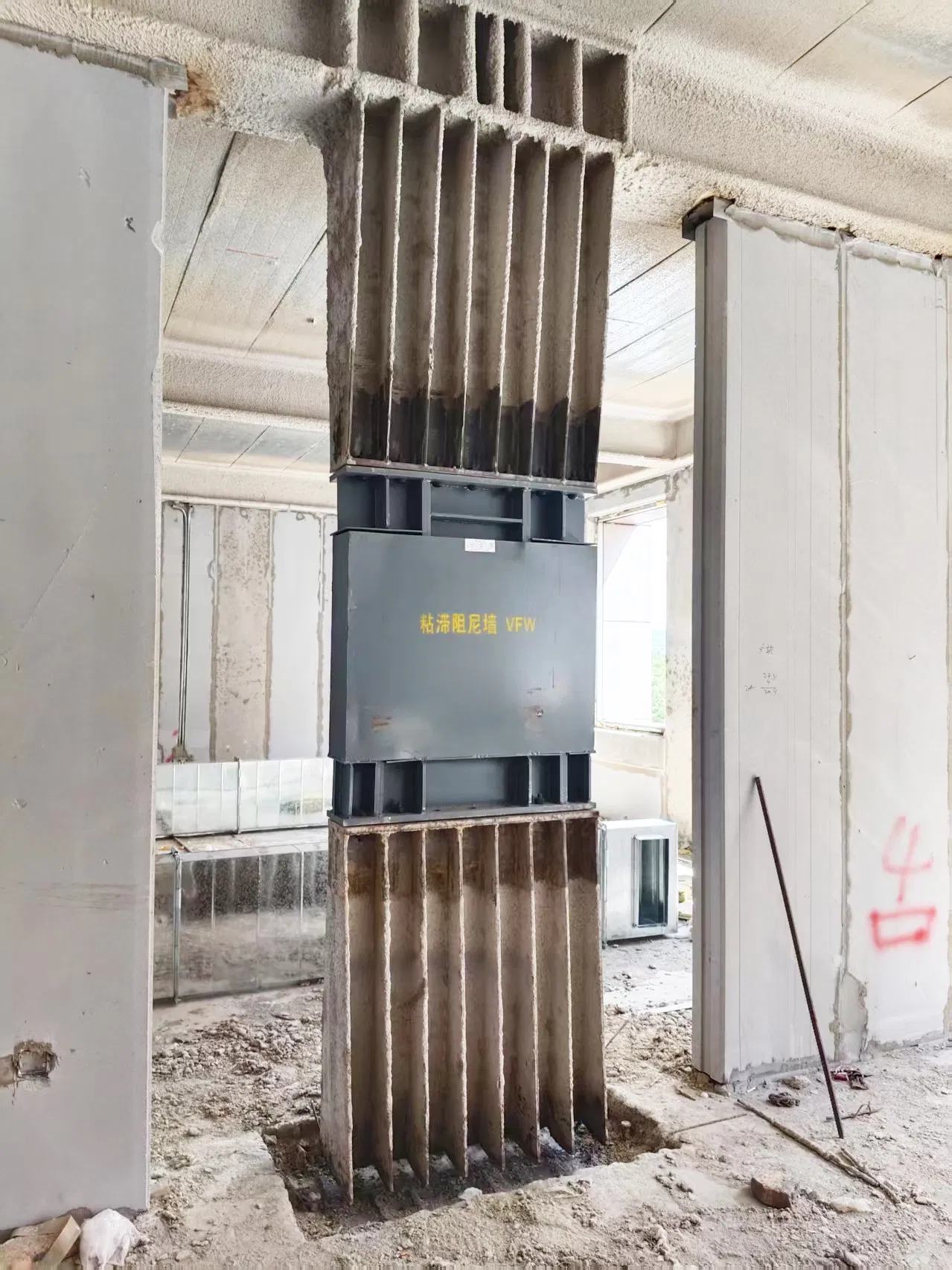 Viscous Fluid Damper Wall for Effective Vibration Energy Dissipation in Structures