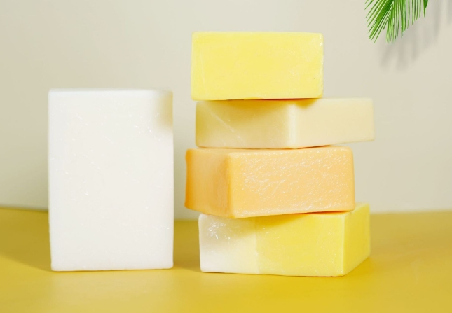 Customization Soap Based Rich Foam Goat Milk / Transparent Glycerin / White Glycerin