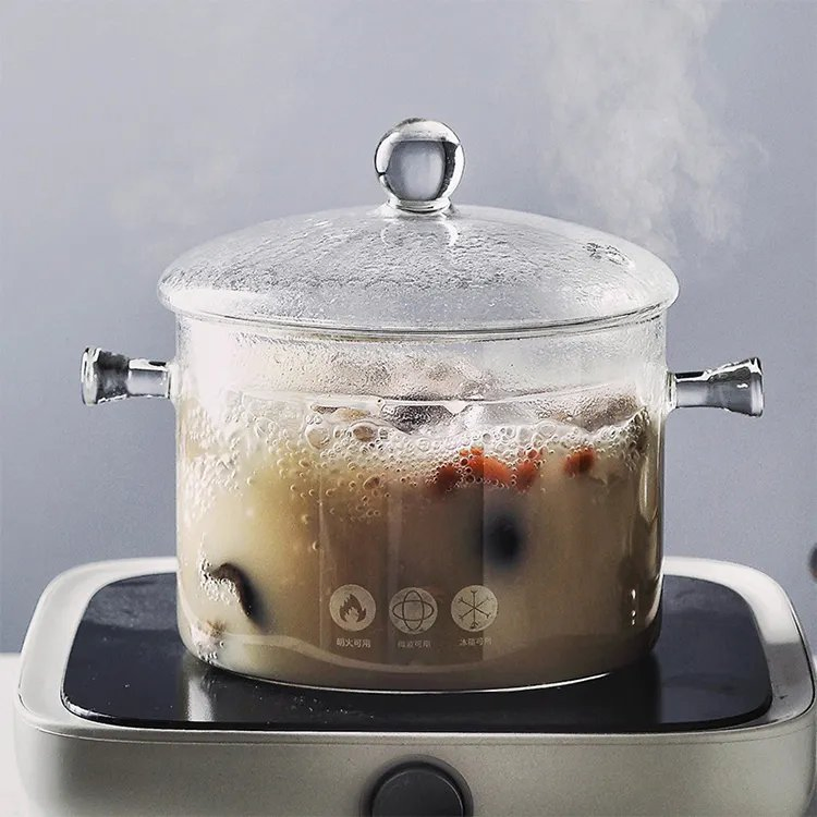 Кастрюля из жаропрочного стекла с крышкой и ручками