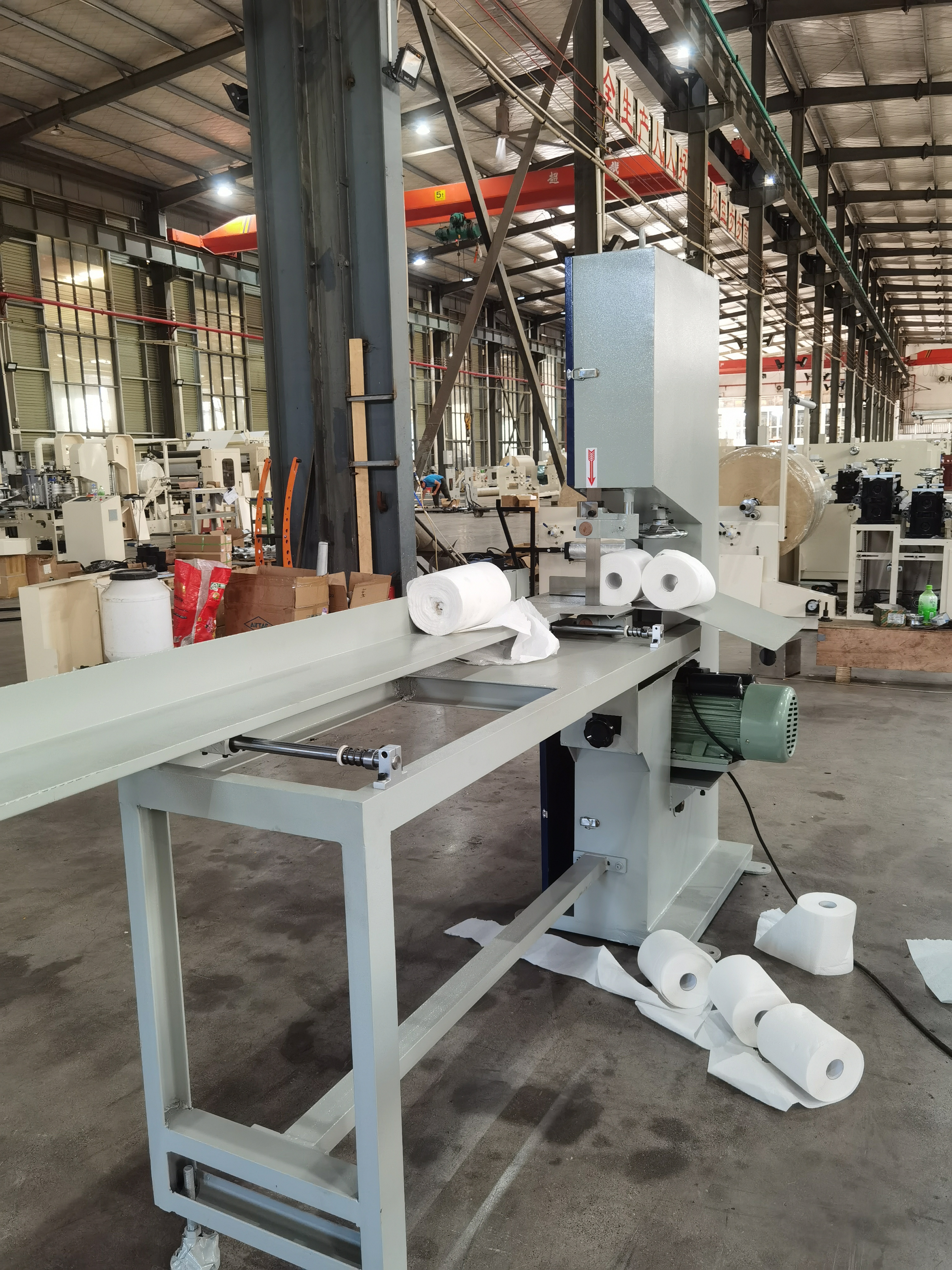 Ленточная пила ручная переносная