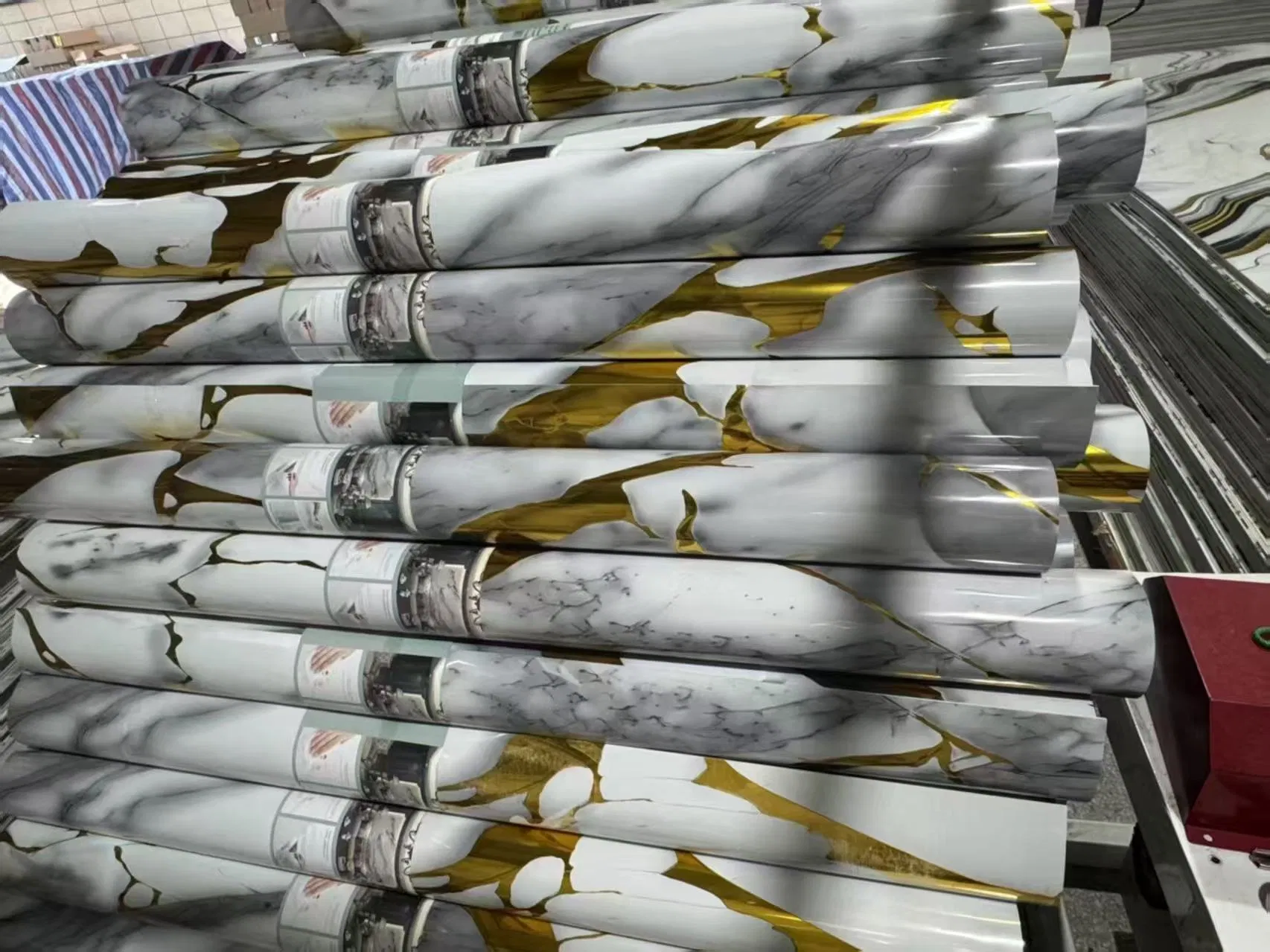 Самоклеящиеся обои ПВХ под мрамор для стен