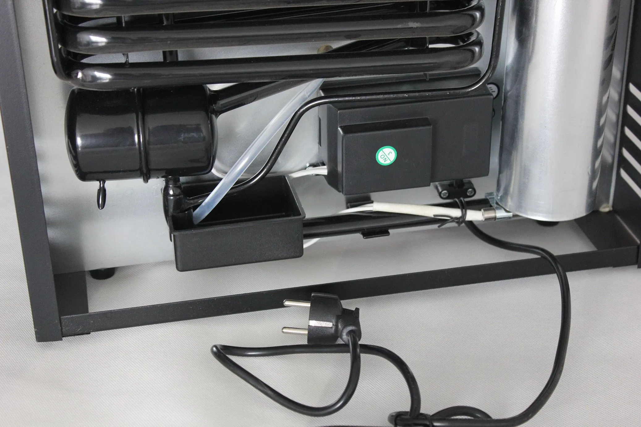 Mini Refrigerator with Solid Door (17Liters)