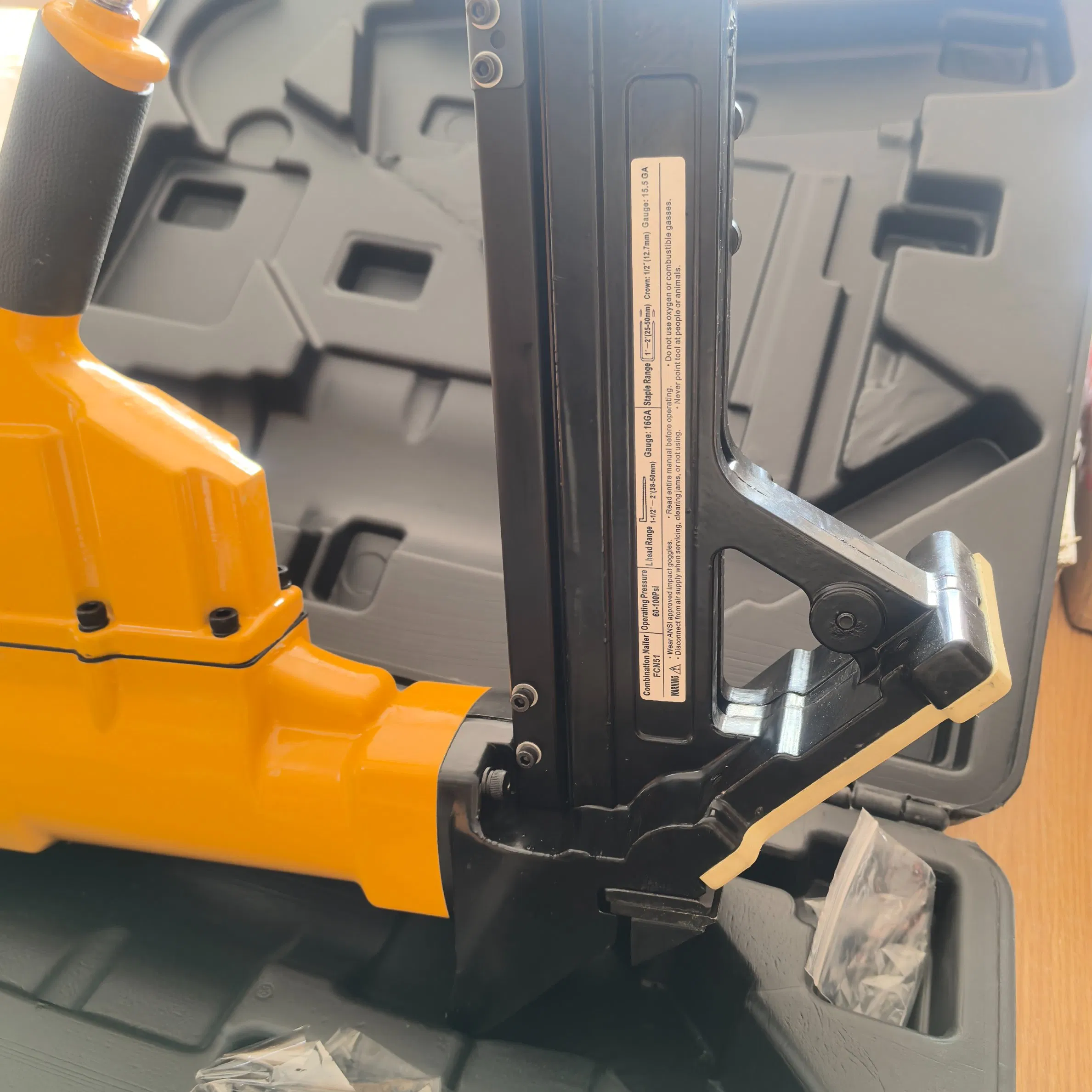 Fcn51 Pneumatic Flooring Nailer for Flooring Cleats