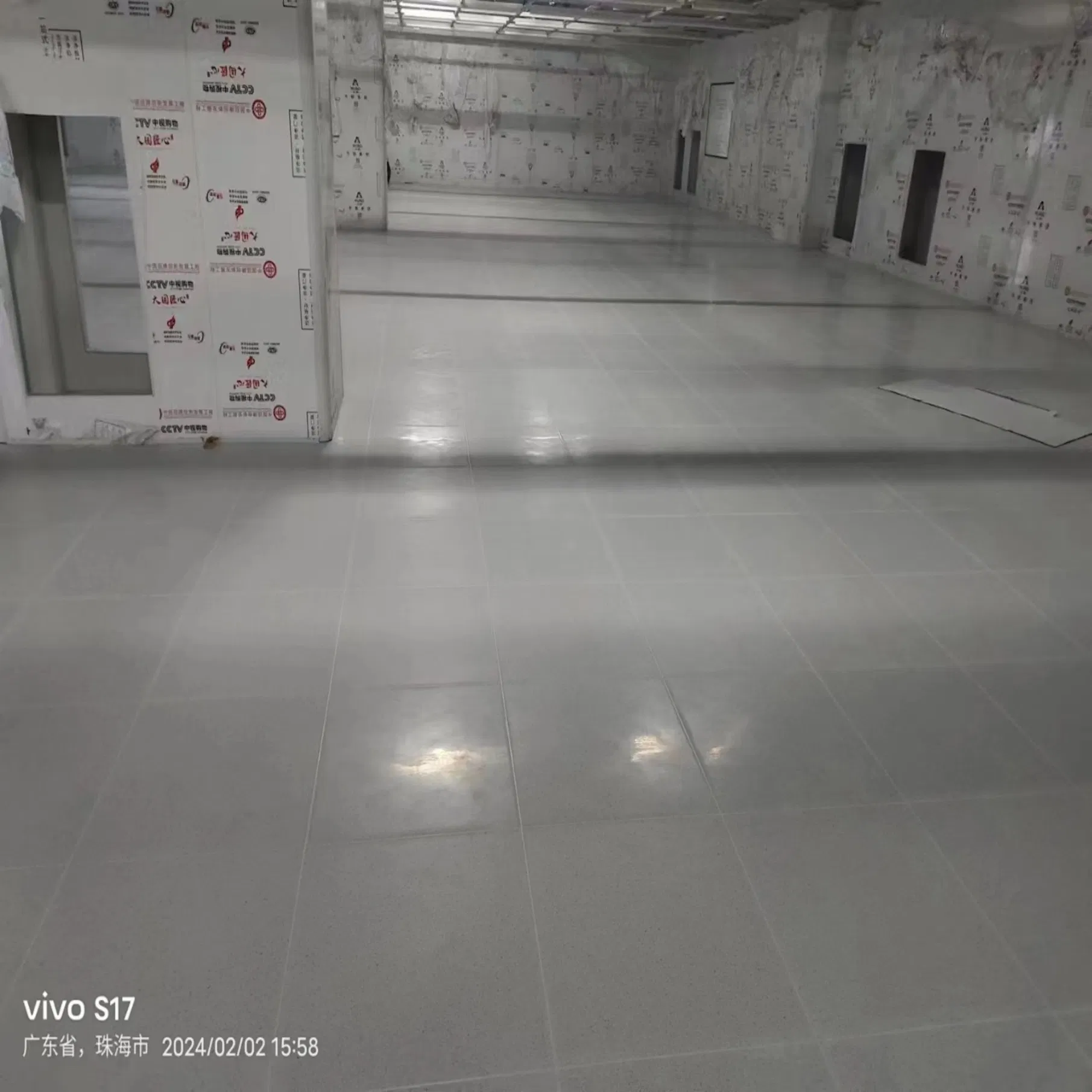 Электростатические ПВХ плитки, 610x610 мм