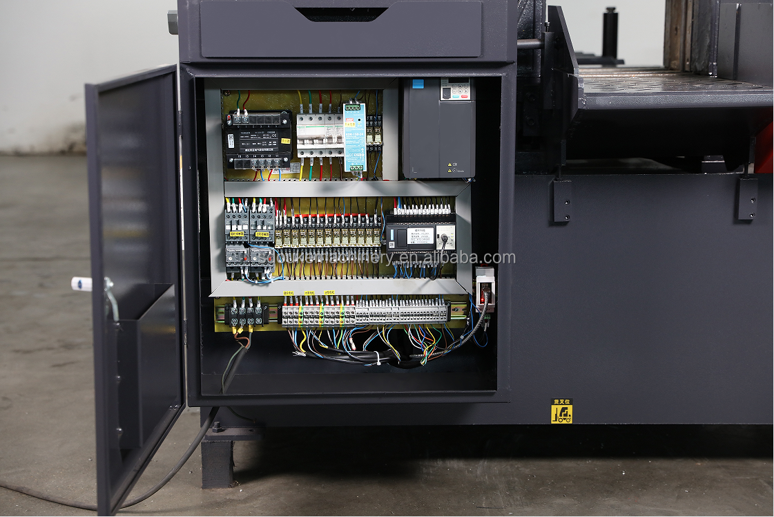 Ленточная пила по дереву вертикальная для фигурной резки