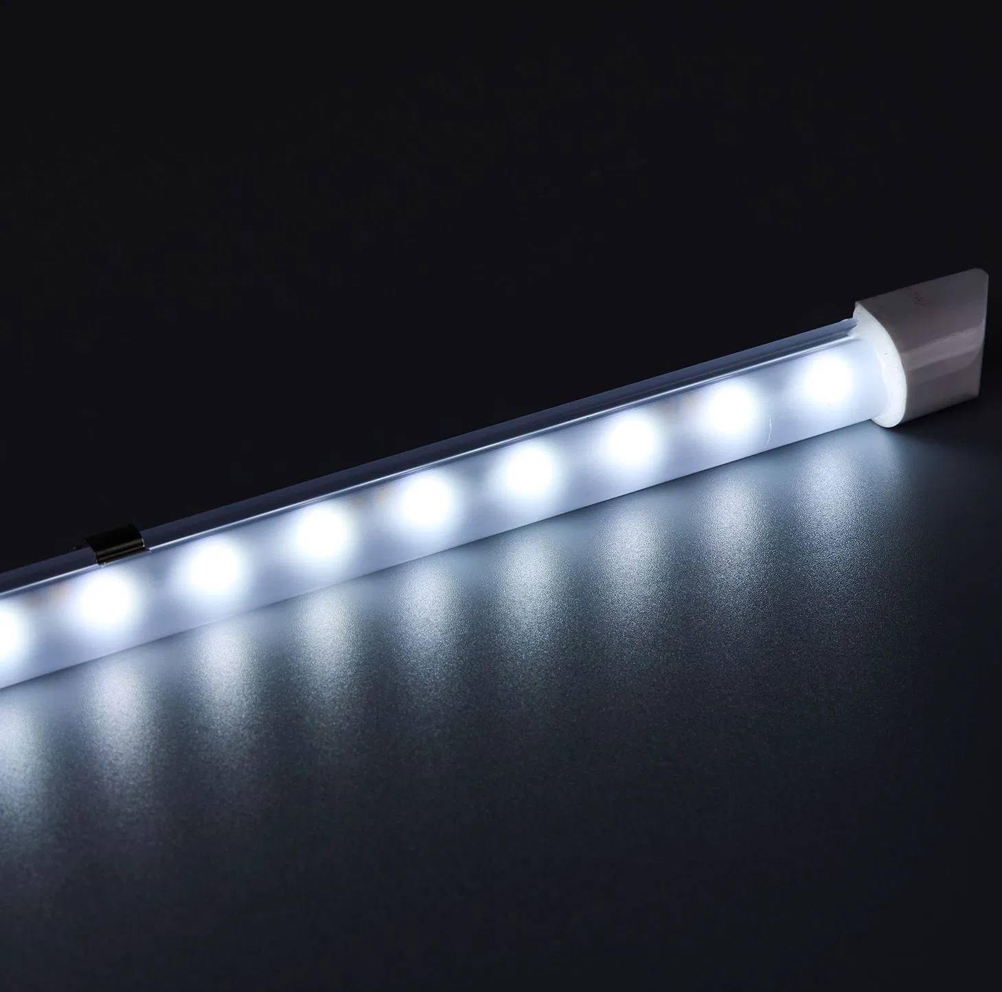 Energy Saving Lamp/LED-Light/LED Tube Light/Cooler Light for Indoor Lighting/Decoration Light/Refrigerator Lighting