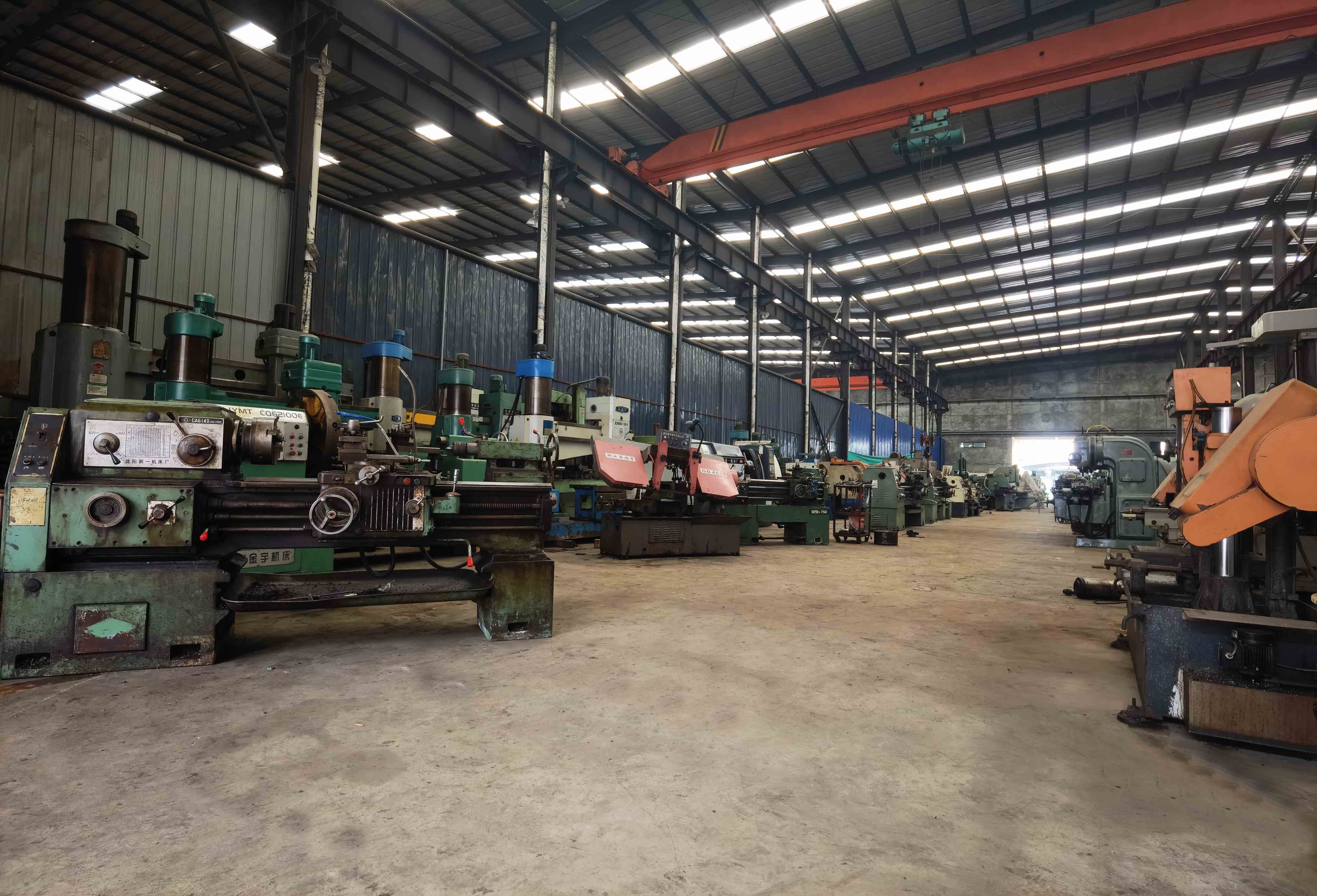 Ленточная пила по металлу горизонтальная бывшая в употреблении