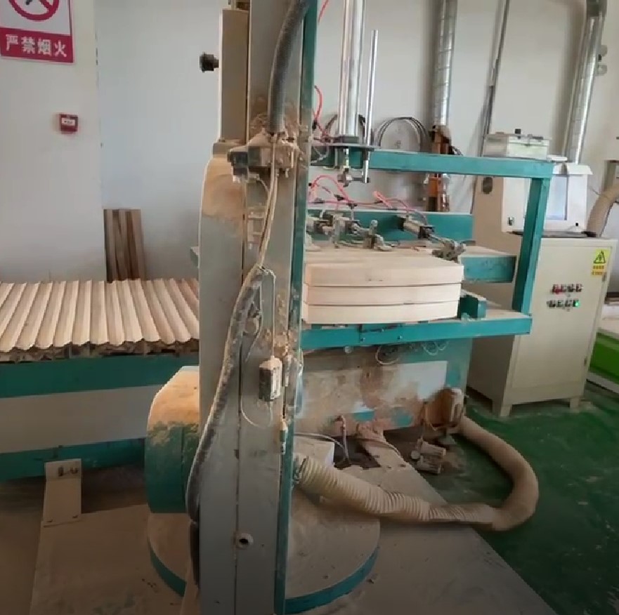 Ленточная пила по дереву вертикальная модернизированная